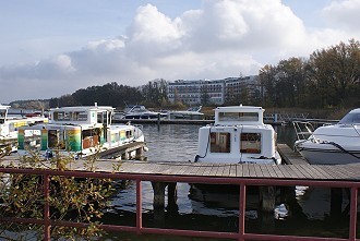 Bootsanleger nahe dem Ort Göhren-Lebbin