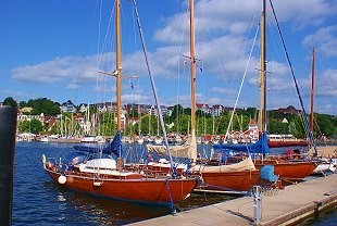 Segelboote am Hafen