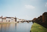 geschlossene Brücke über den Arno