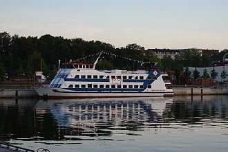 Passagierschiff auf der Kieler Innenförde