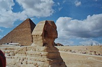die Sphinx mit Pyramide