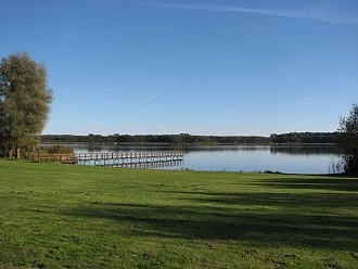 Naturlandschaft und See im Ammerland