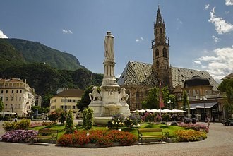 Marktplatz und Dom von Bozen