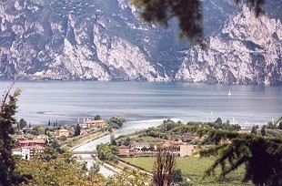 Die Dolomiten vom Ufer des Gardasee