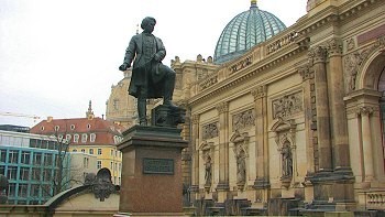 Semperdenkmal und Hochschule der bildenden Künste