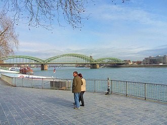 Ausblick auf die Deutzner Brücke über den Rhein