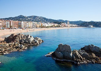 Langer Strand und Badebucht von Lloret de Mar