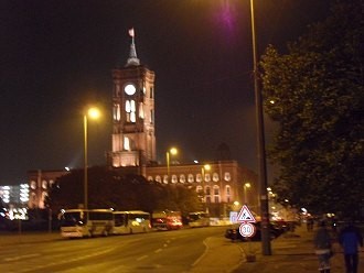 Berlin - Rotes Rathaus bei Nacht