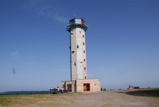 Aussichtsturm auf dem Schneekopf in Thüringen