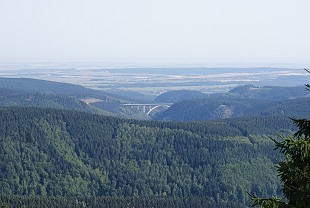 Blick vom Schneekopf auf den Thüringer Wald Blick vom Schneekopf auf den Thüringer Wald