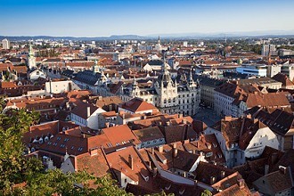 Altstadt im Zentrum von Graz, Rathaus und Uhrenturm Altstadt im Zentrum von Graz, Rathaus und Uhrenturm