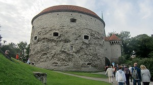Kanonenturm mit dem Vortor von Tallinn
