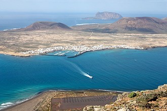 Wasserstraße vor Lanzarote, Blick auf La Graciosa Wasserstraße vor Lanzarote, Blick auf La Graciosa