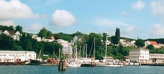 Sassnitzer Hafenpromenade und Yachthafen an der Ostsee