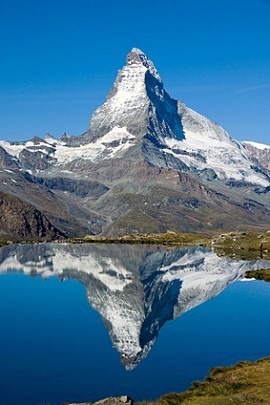 Blick auf See und Matterhorn in Wallis Blick auf See und Matterhorn in Wallis