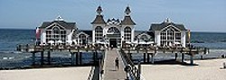 Seebrücke am Strand von Rügen