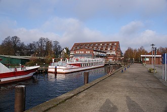 Fahrgastschiffe auf der Binnenmüritz